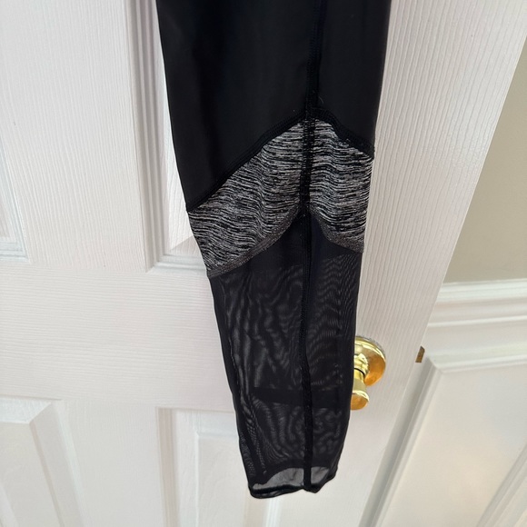 LuLulemon Black leggings with gray and mesh accent - Picture 3 of 5
